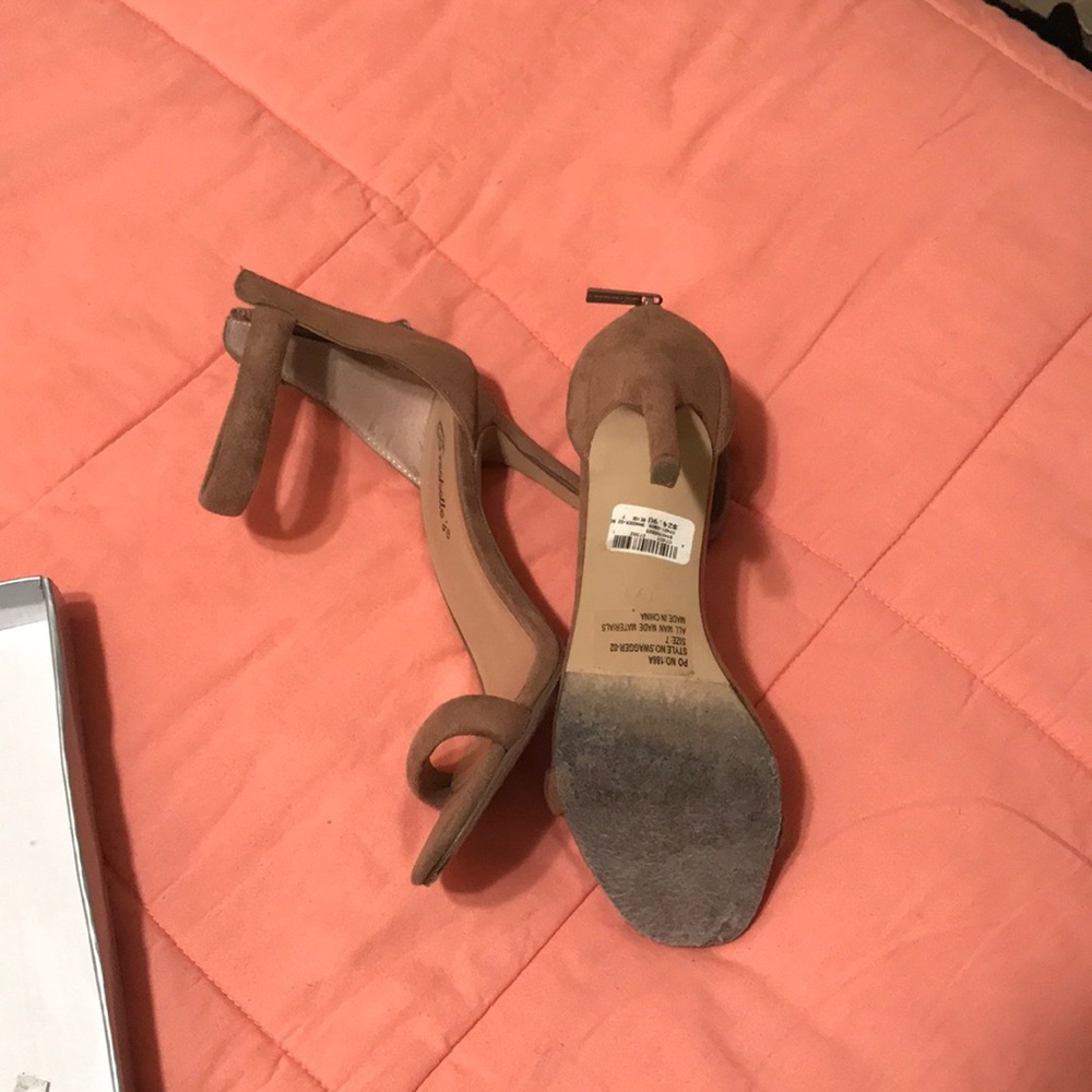 Heels - Picture 2 of 3
